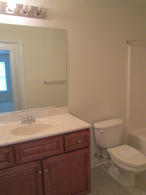 Building Photo - Brick-Front West End 4 Bed, 3 Full Bath To...