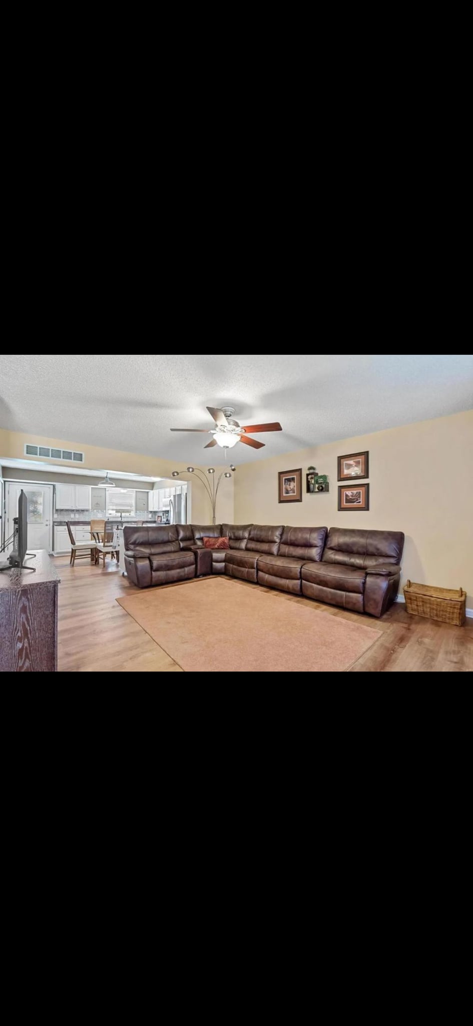 Building Photo - 11 Deer Grove Dr