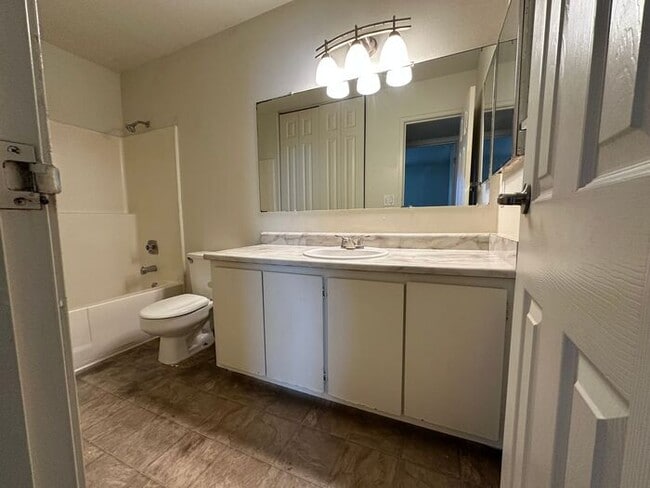 Building Photo - 4600 Neil Rd