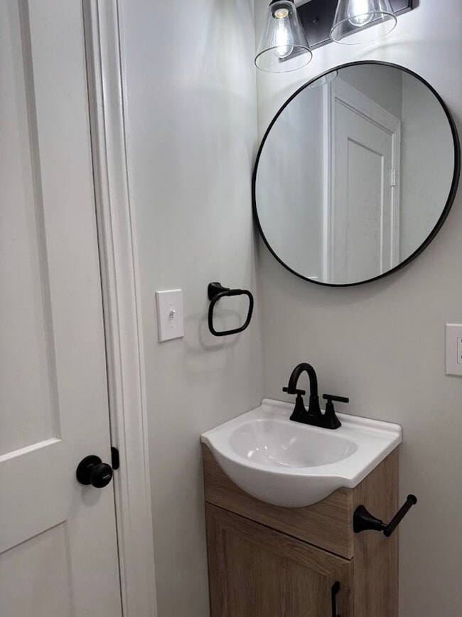 Building Photo - Charming Newly Renovated Home in Greensbor...