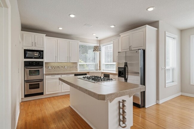 Building Photo - 2284 NW Wheatfield Way