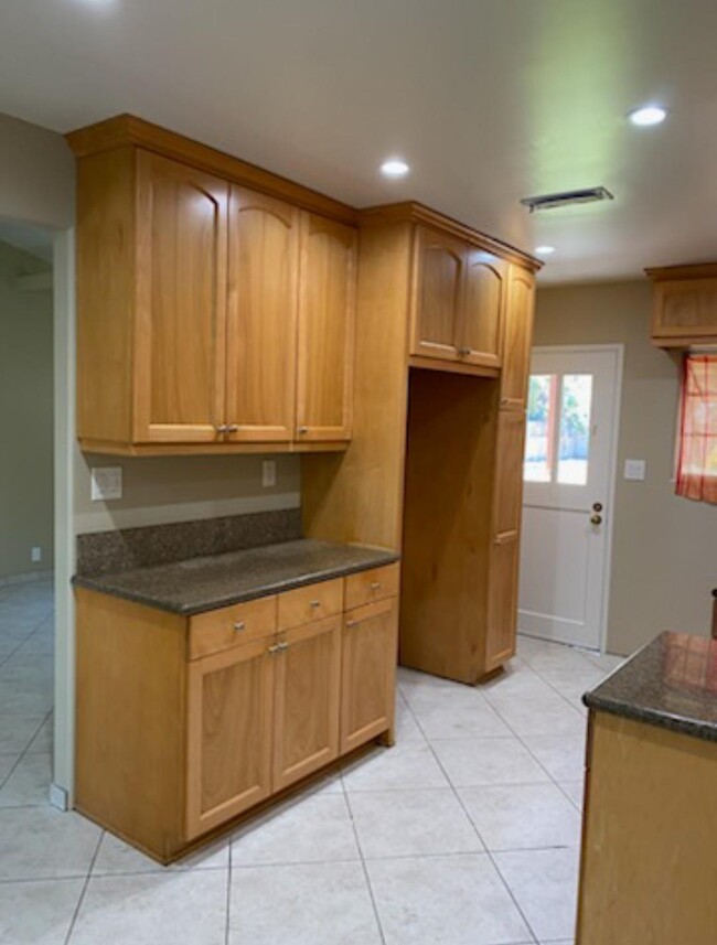 Kitchen counter - 15912 Francisquito Ave