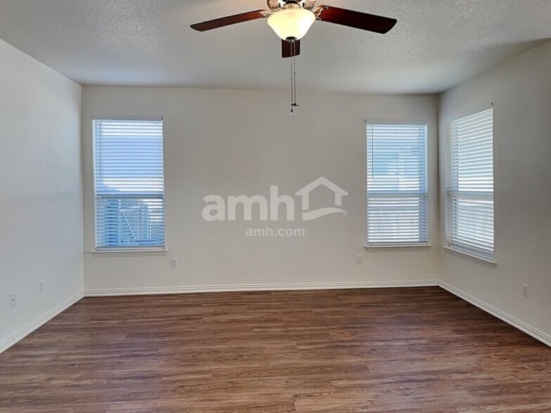 Building Photo - 2726 Wolfcreek