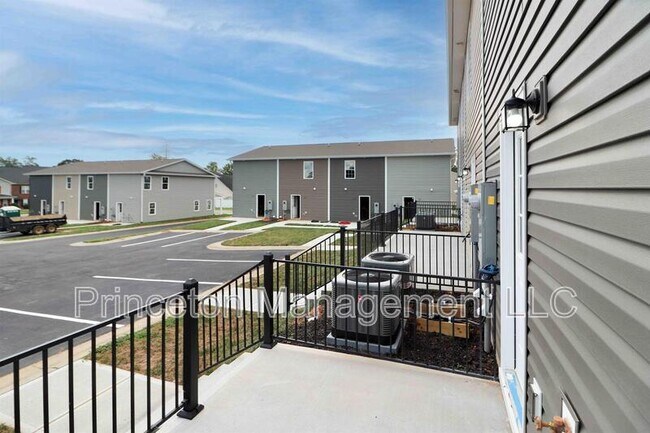 Building Photo - 3967 Newhall Dr NW