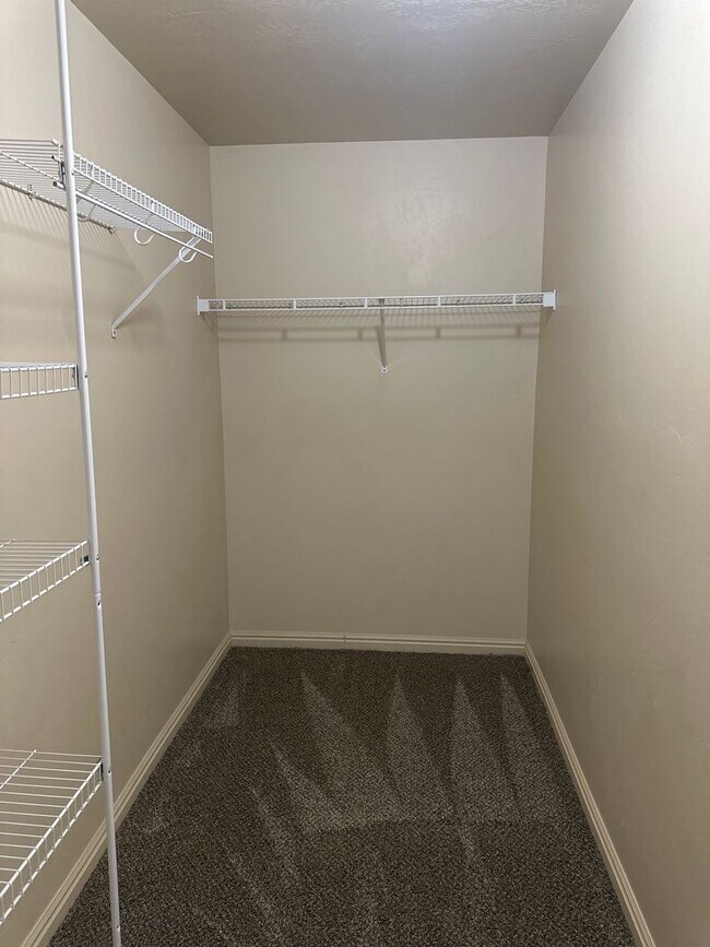 Building Photo - Green River 3 bed 2 bath Condo