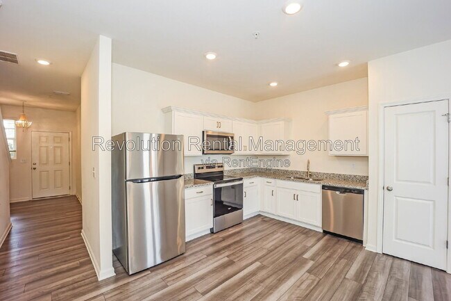 Building Photo - 544 Magnolia Cir