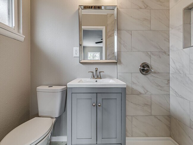 Building Photo - Newly remodeled home