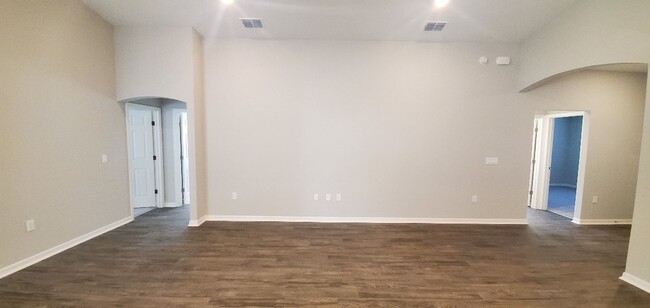 Building Photo - Beautiful 4/2 in Villamar **MOVE-IN SPECIA...