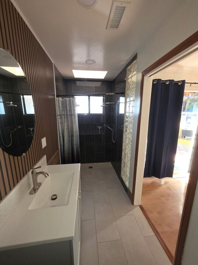 Building Photo - Beautiful Single Family in Garden Grove fo...