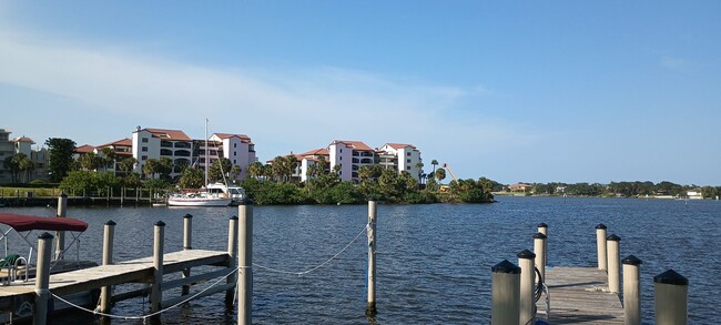 Building Photo - furnished apartment with intracoastal acce...