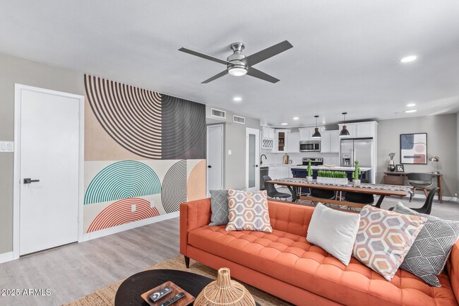 Building Photo - 1601 E Fremont Dr