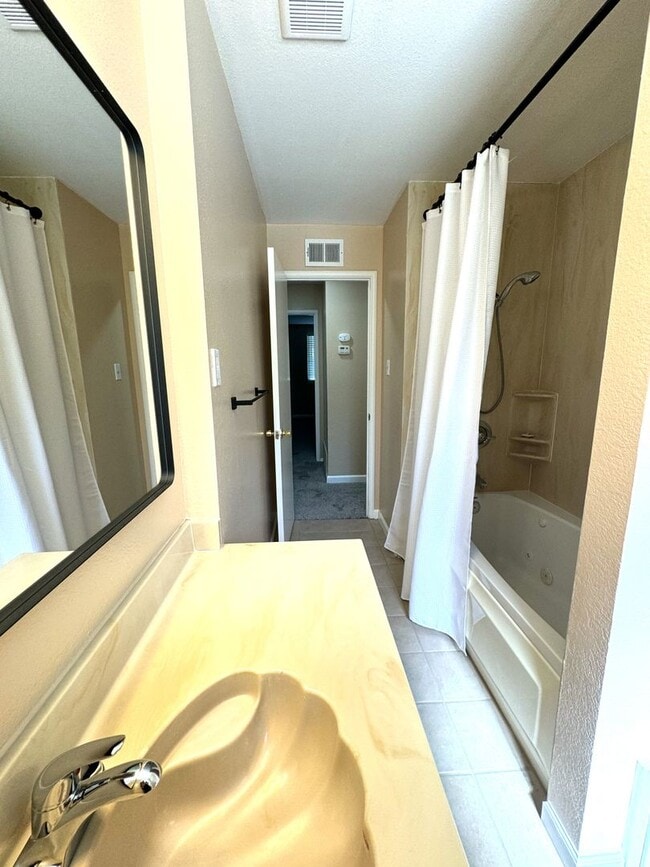 Building Photo - 3-Bedroom Home with Spacious Backyard Available to move in April 1