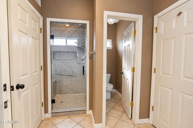 Building Photo - 6520 Grand Ridge Dr