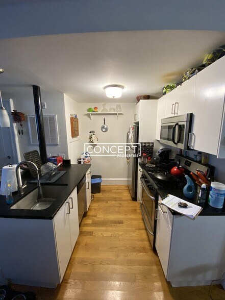 Building Photo - 658 Massachusetts Ave