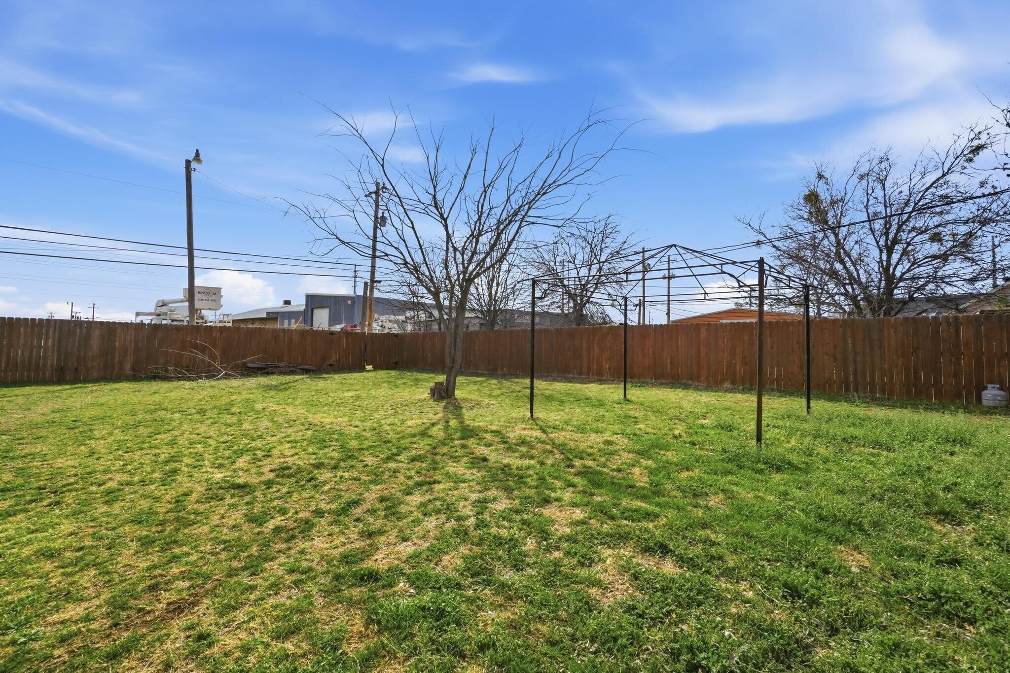 Building Photo - 1741 Pasadena Dr