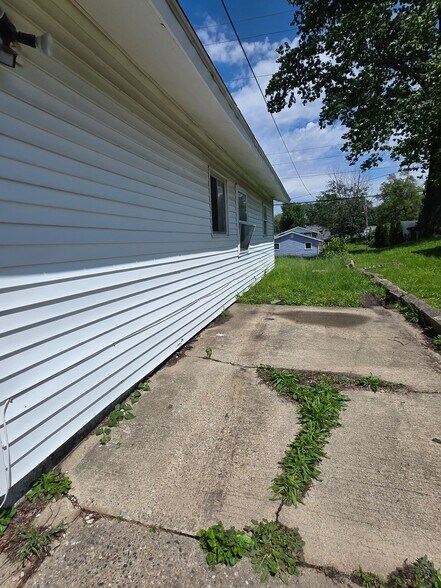 Building Photo - 801 Cantrell Heights St