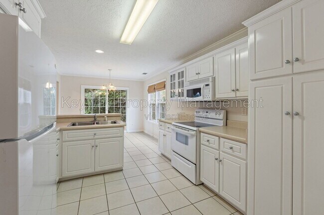Building Photo - 296 Southbank Dr