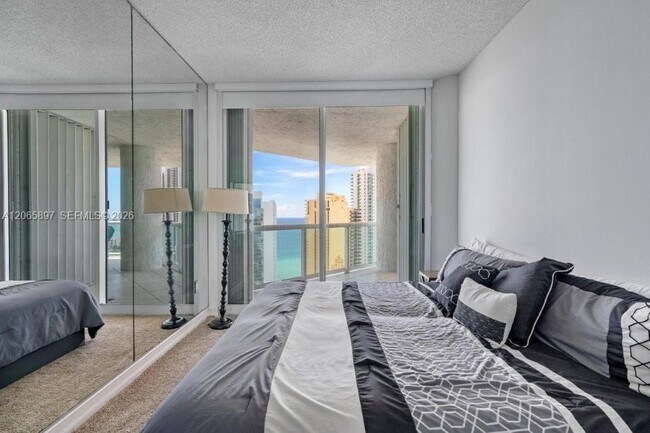 Building Photo - 16400 Collins Ave