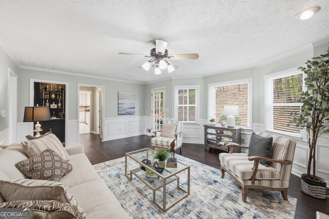 Building Photo - 4229 N Mountain Rd NE