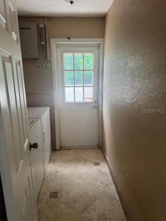 Building Photo - 2743 Pine Tree Ln