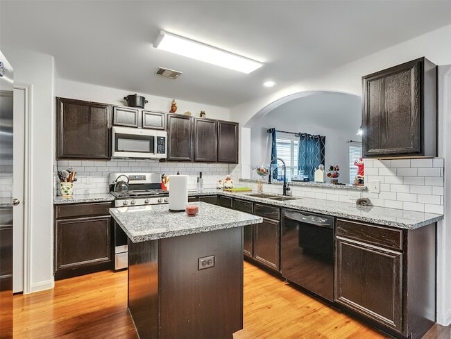 Building Photo - 2650 Bammelwood Dr