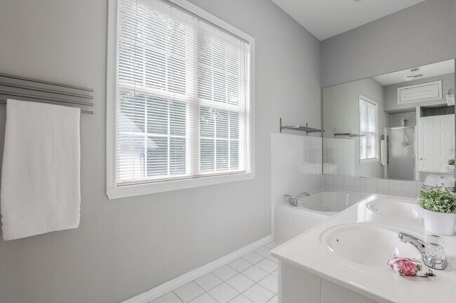Building Photo - 507 Boulevard NE