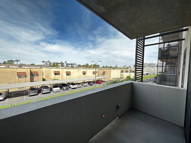 Building Photo - Contour on Campbell 1 bed 1.5 bath condo