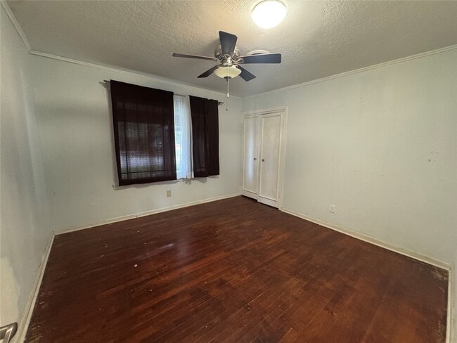 Building Photo - 702 Robin Cir