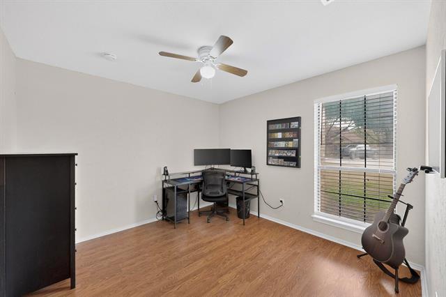 Building Photo - 594 King Cir