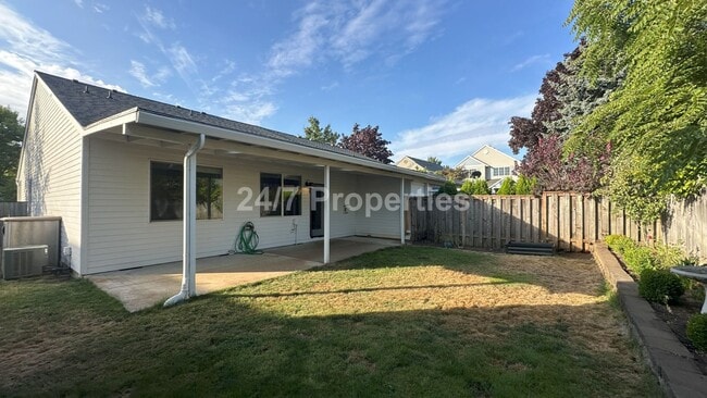 Building Photo - 3 BD | 2 BA Duplex with Fenced Backyard an...