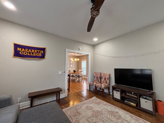 Building Photo - Single Family Home In The Park Ave Neighborhood!