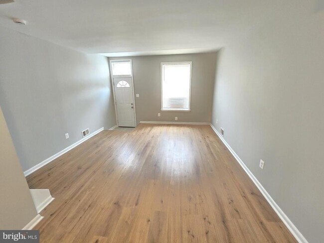 Building Photo - 1207 E Lanvale St