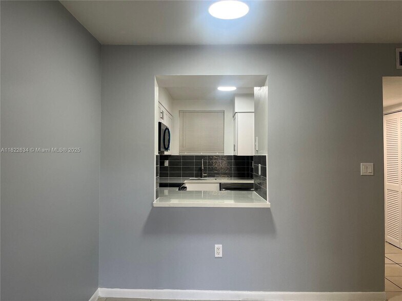 Building Photo - 14931 SW 82nd Ln