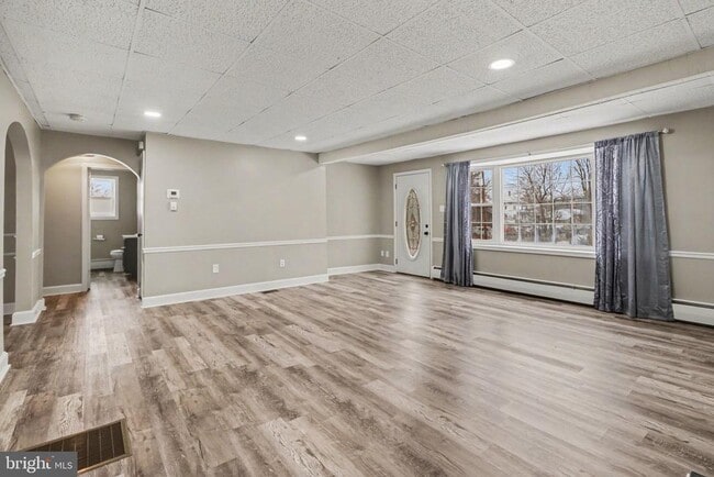 Building Photo - 5885 Avis Ln