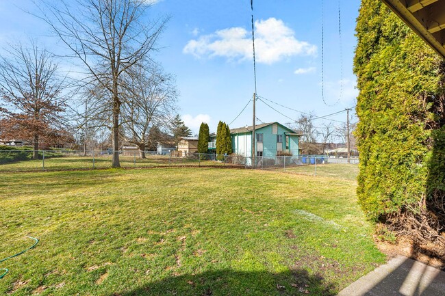 Building Photo - Newly Remodeled Mission Park Apartment!