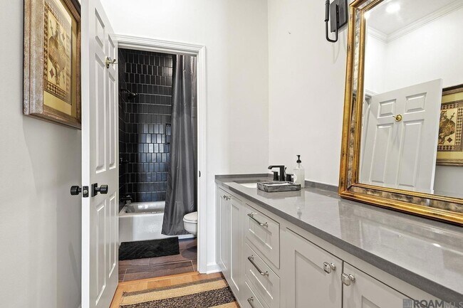 Building Photo - 7640 Lasalle Ave