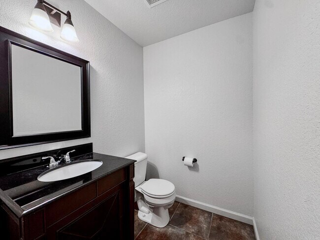 Building Photo - 36 Talladega Loop