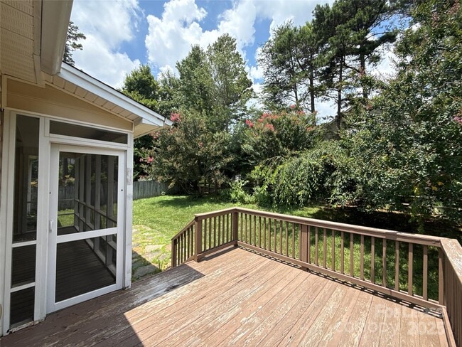 Building Photo - 9535 Numenore Dr