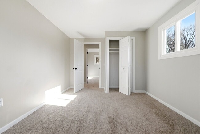 Building Photo - 3735 Richlawn Rd