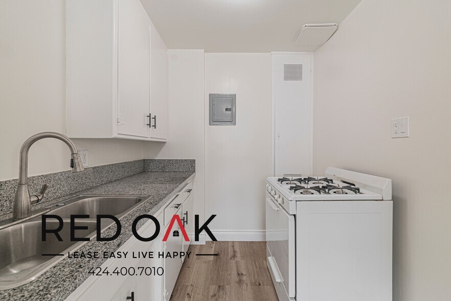 Building Photo - 6553 Pickering Ave