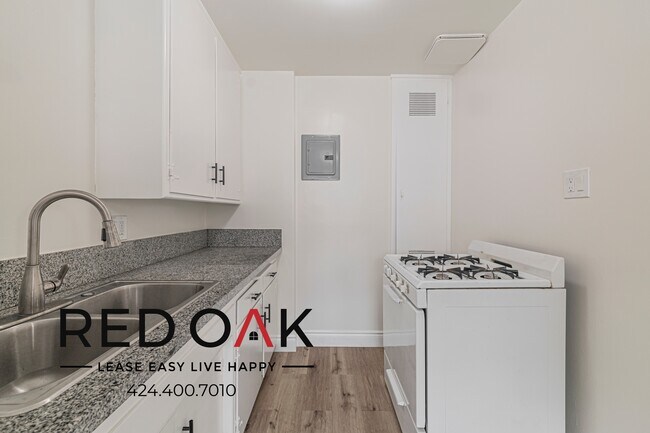 Building Photo - 6553 Pickering Ave