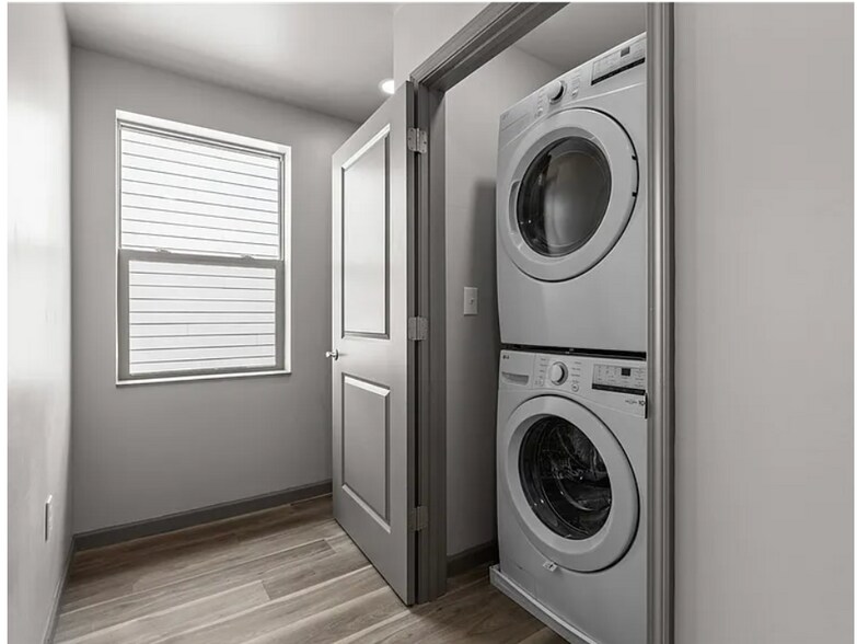 Building Photo - 22 Mayflower St