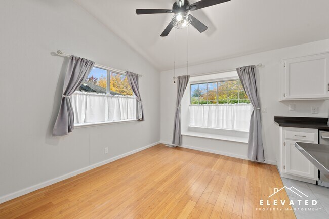 Building Photo - 2529 Buss Dr