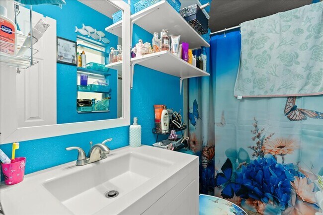 Building Photo - Charming Updated 3-Bedroom Home — Prime Daytona Location!