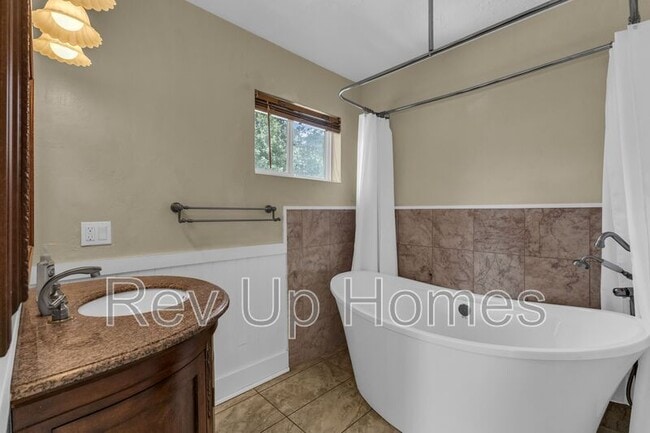Building Photo - 309 E 200 S