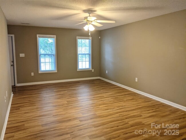 Building Photo - 140 Locomotive Ln