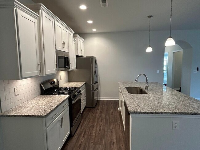 Building Photo - 115 Pomelo St