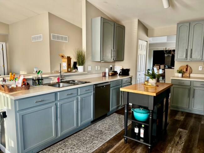 Building Photo - 1837 English Oak Dr