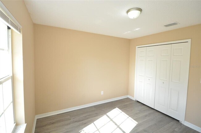 Building Photo - 23 Primrose Ln