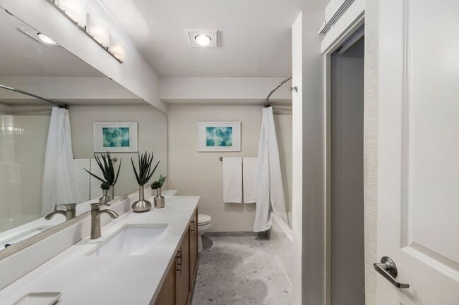 Building Photo - 2 Bedroom Condo in Overlook at Juanita Bay